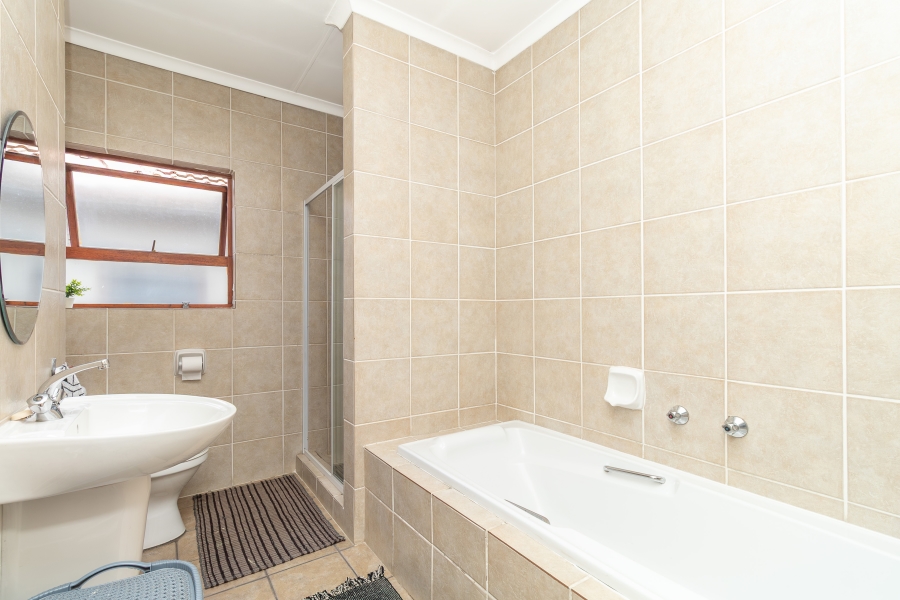 2 Bedroom Property for Sale in Sunninghill Gauteng