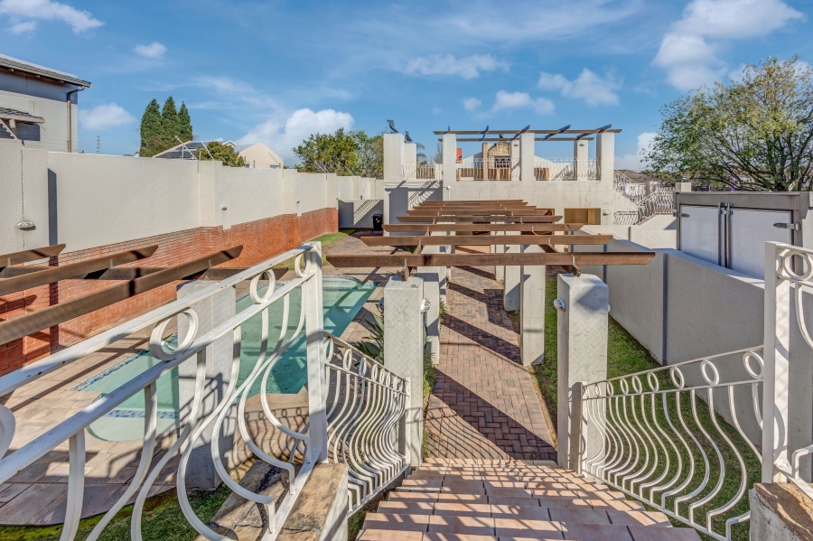 2 Bedroom Property for Sale in Sunninghill Gauteng