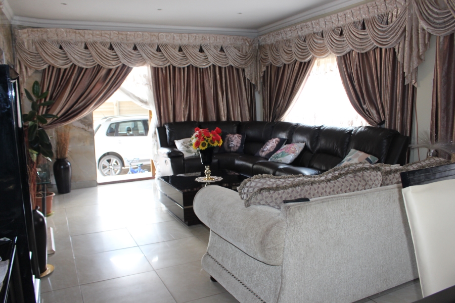 5 Bedroom Property for Sale in Georginia Gauteng