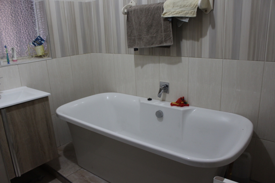 5 Bedroom Property for Sale in Georginia Gauteng