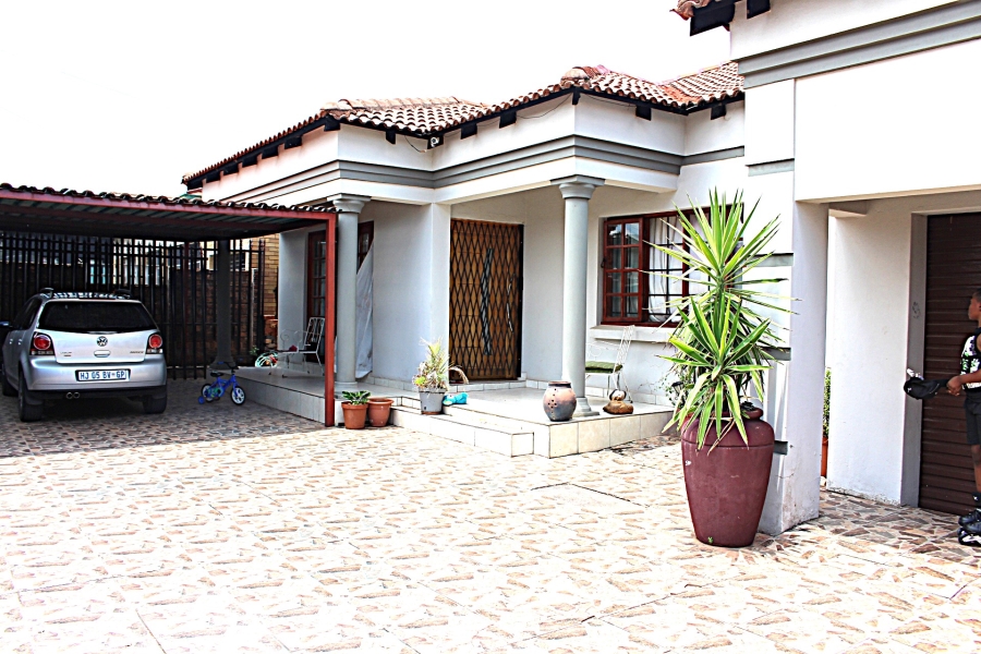 5 Bedroom Property for Sale in Georginia Gauteng