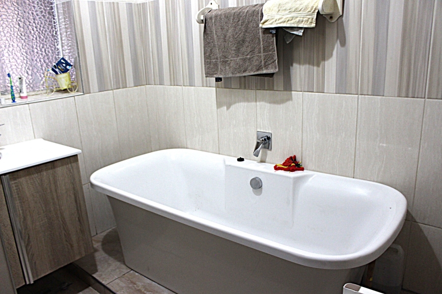 5 Bedroom Property for Sale in Georginia Gauteng