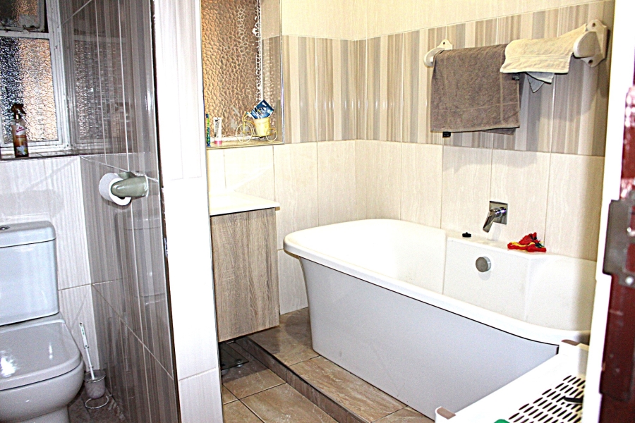 5 Bedroom Property for Sale in Georginia Gauteng