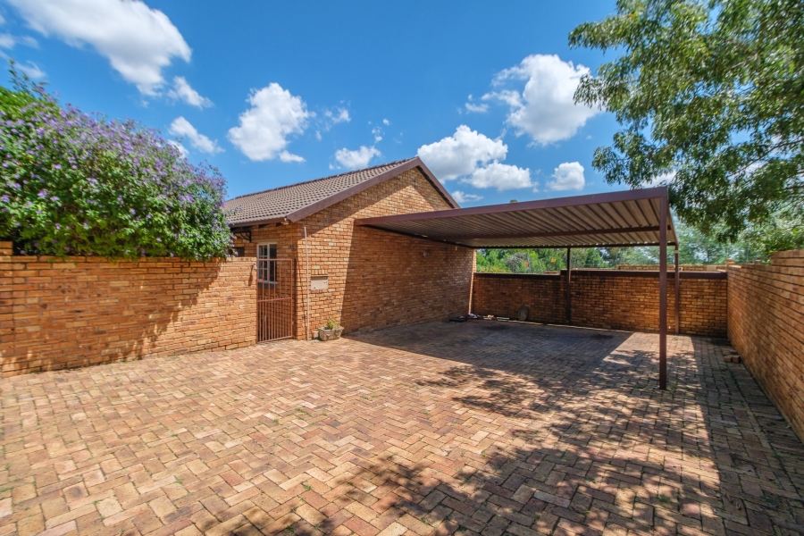 To Let 2 Bedroom Property for Rent in Radiokop Gauteng