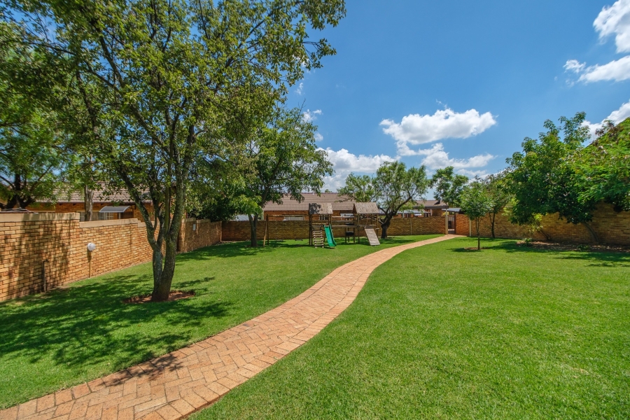 To Let 2 Bedroom Property for Rent in Radiokop Gauteng