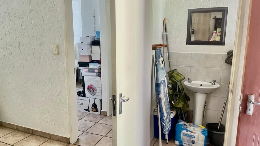 1 Bedroom Property for Sale in Sunninghill Gauteng