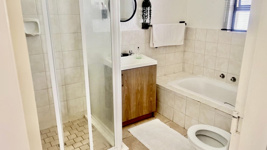 1 Bedroom Property for Sale in Sunninghill Gauteng