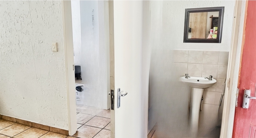 1 Bedroom Property for Sale in Sunninghill Gauteng