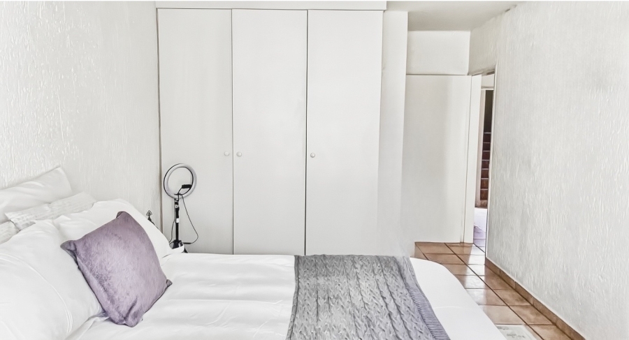 1 Bedroom Property for Sale in Sunninghill Gauteng