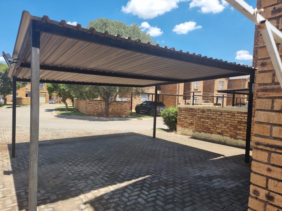 To Let 2 Bedroom Property for Rent in Honeydew Gauteng