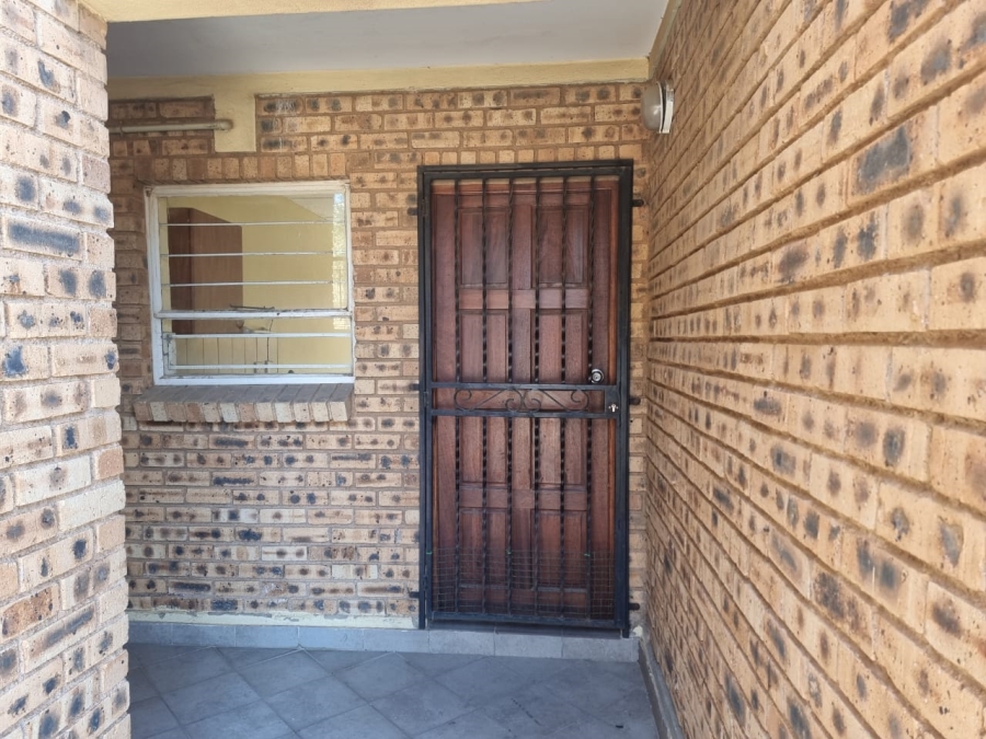 To Let 2 Bedroom Property for Rent in Honeydew Gauteng