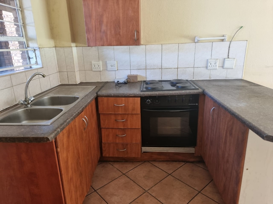 To Let 2 Bedroom Property for Rent in Honeydew Gauteng