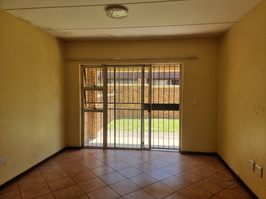 To Let 2 Bedroom Property for Rent in Honeydew Gauteng