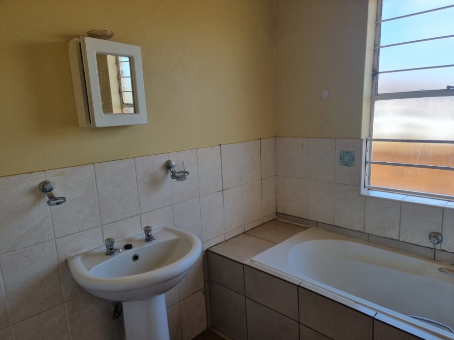 To Let 2 Bedroom Property for Rent in Honeydew Gauteng