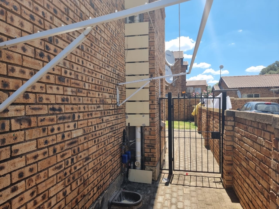To Let 2 Bedroom Property for Rent in Honeydew Gauteng