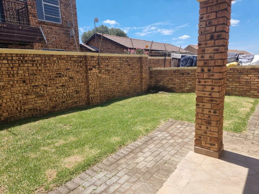 To Let 2 Bedroom Property for Rent in Honeydew Gauteng