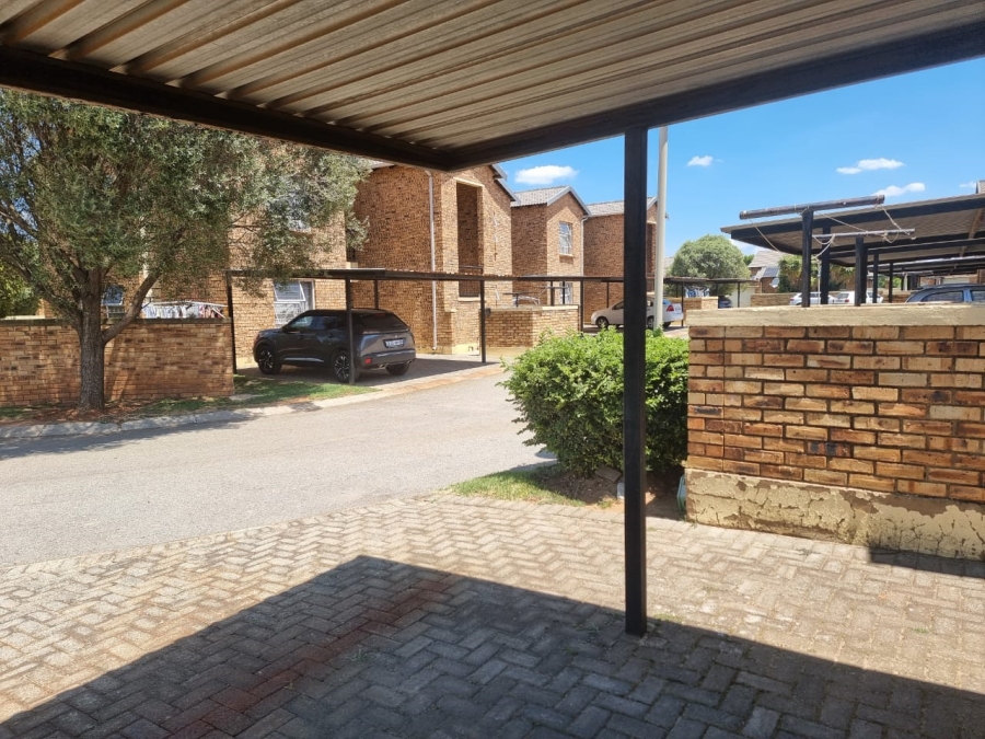 To Let 2 Bedroom Property for Rent in Honeydew Gauteng