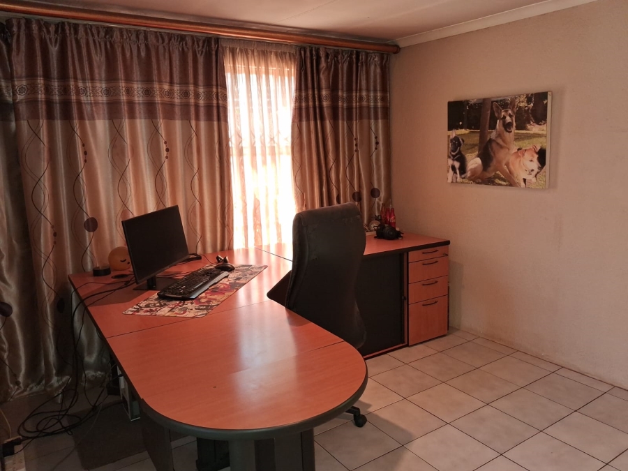 4 Bedroom Property for Sale in Allens Nek Gauteng