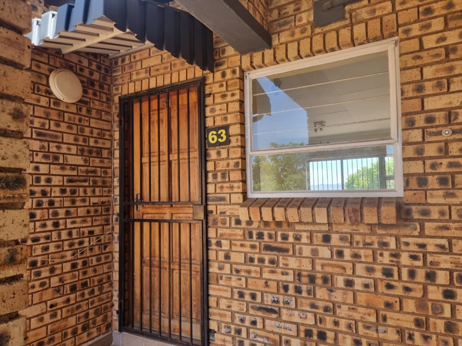 To Let 2 Bedroom Property for Rent in Honeydew Grove Gauteng