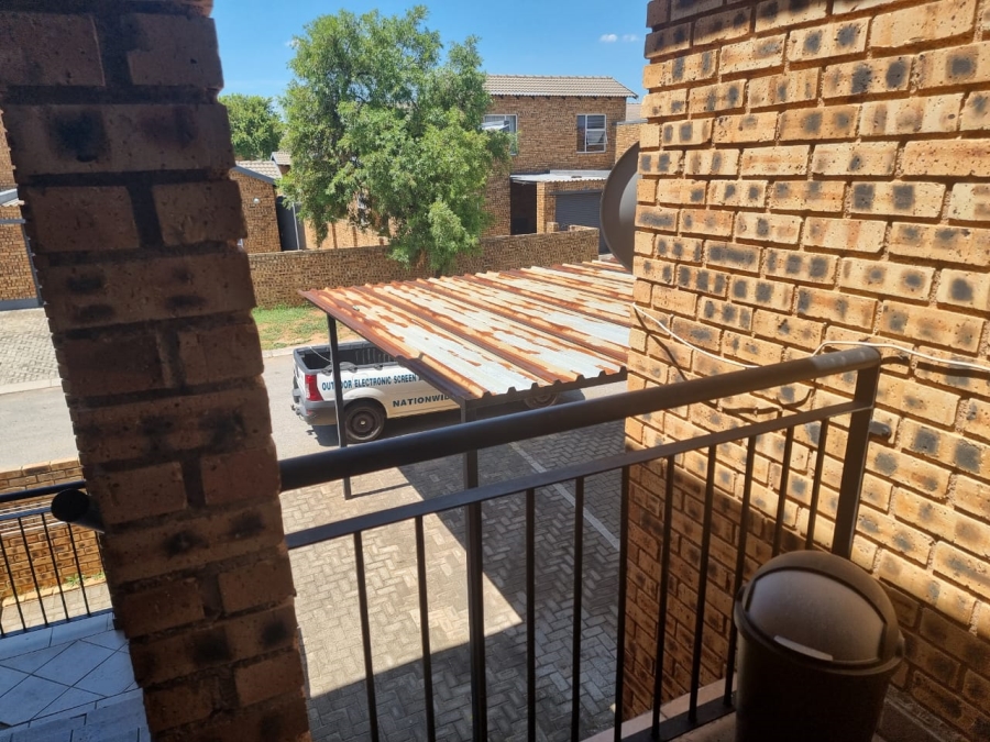 To Let 2 Bedroom Property for Rent in Honeydew Grove Gauteng