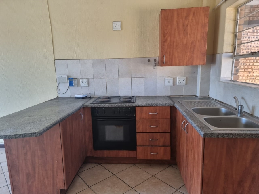 To Let 2 Bedroom Property for Rent in Honeydew Grove Gauteng