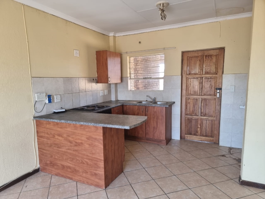 To Let 2 Bedroom Property for Rent in Honeydew Grove Gauteng