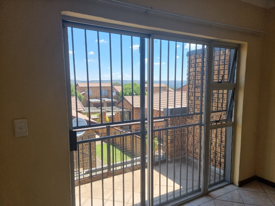 To Let 2 Bedroom Property for Rent in Honeydew Grove Gauteng