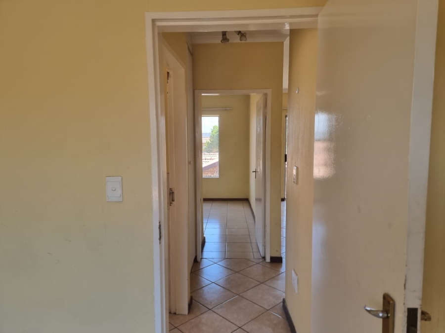 To Let 2 Bedroom Property for Rent in Honeydew Grove Gauteng