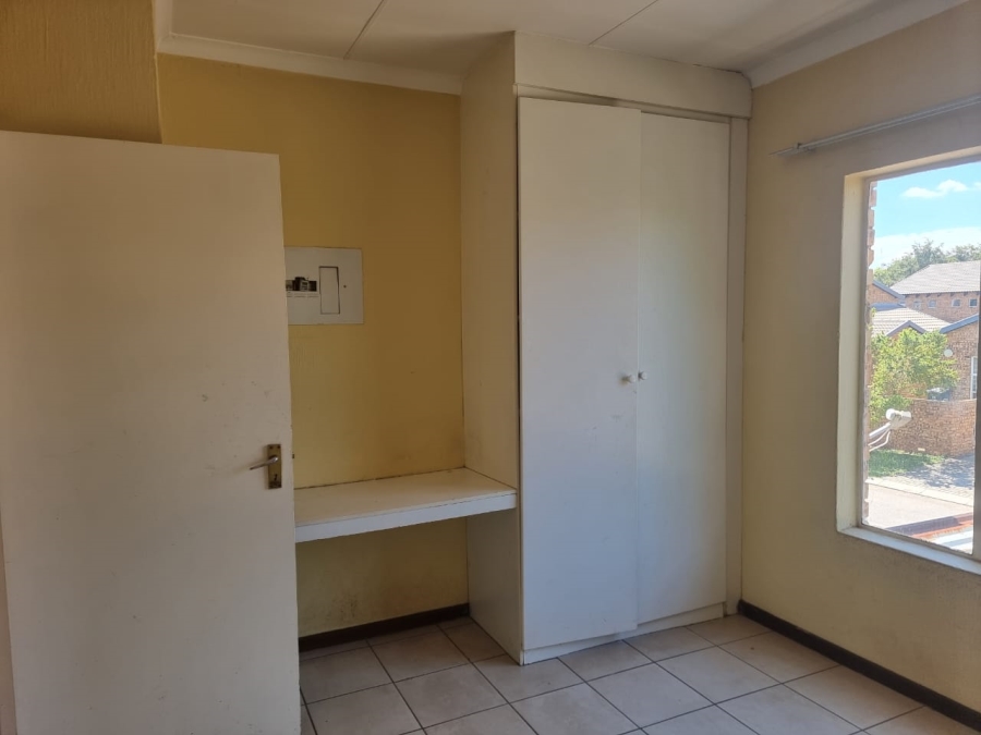 To Let 2 Bedroom Property for Rent in Honeydew Grove Gauteng