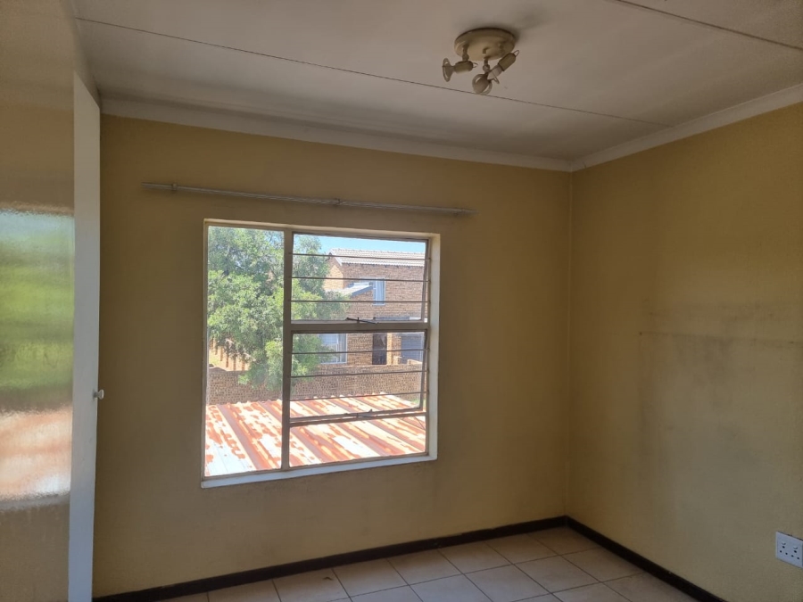 To Let 2 Bedroom Property for Rent in Honeydew Grove Gauteng
