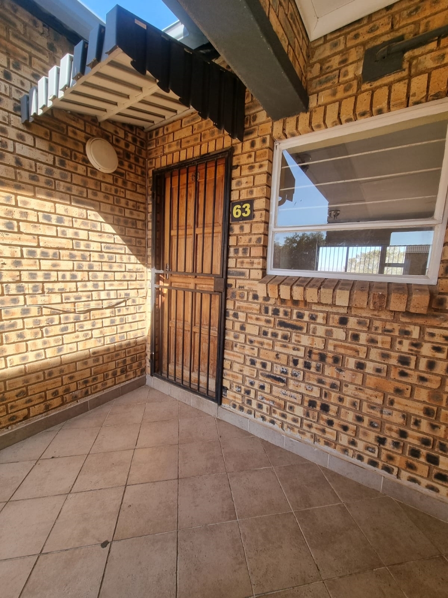 To Let 2 Bedroom Property for Rent in Honeydew Grove Gauteng