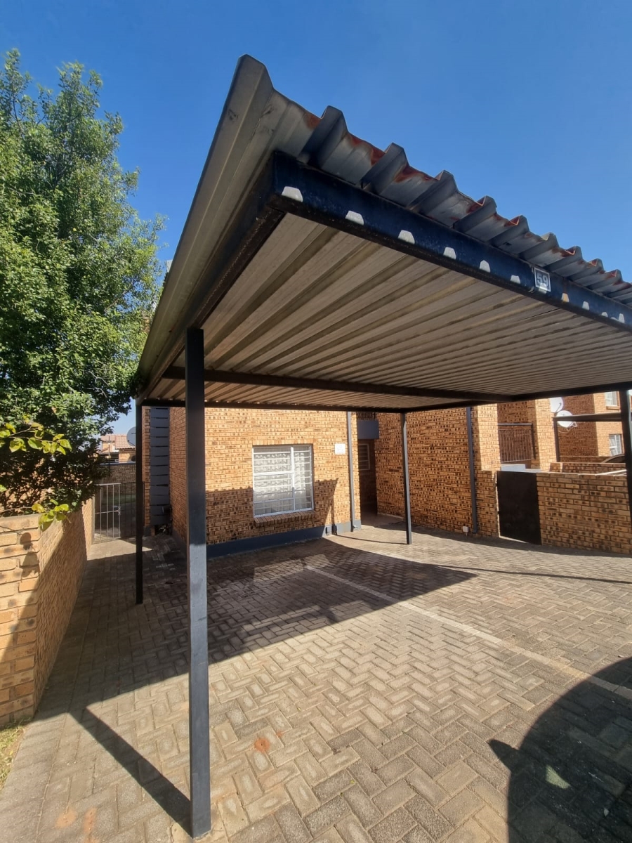 To Let 2 Bedroom Property for Rent in Honeydew Grove Gauteng