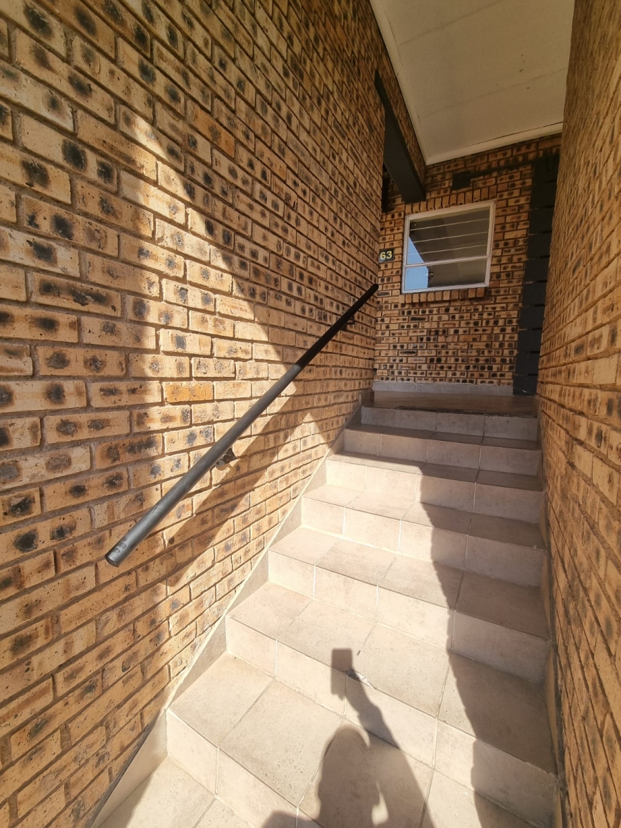 To Let 2 Bedroom Property for Rent in Honeydew Grove Gauteng