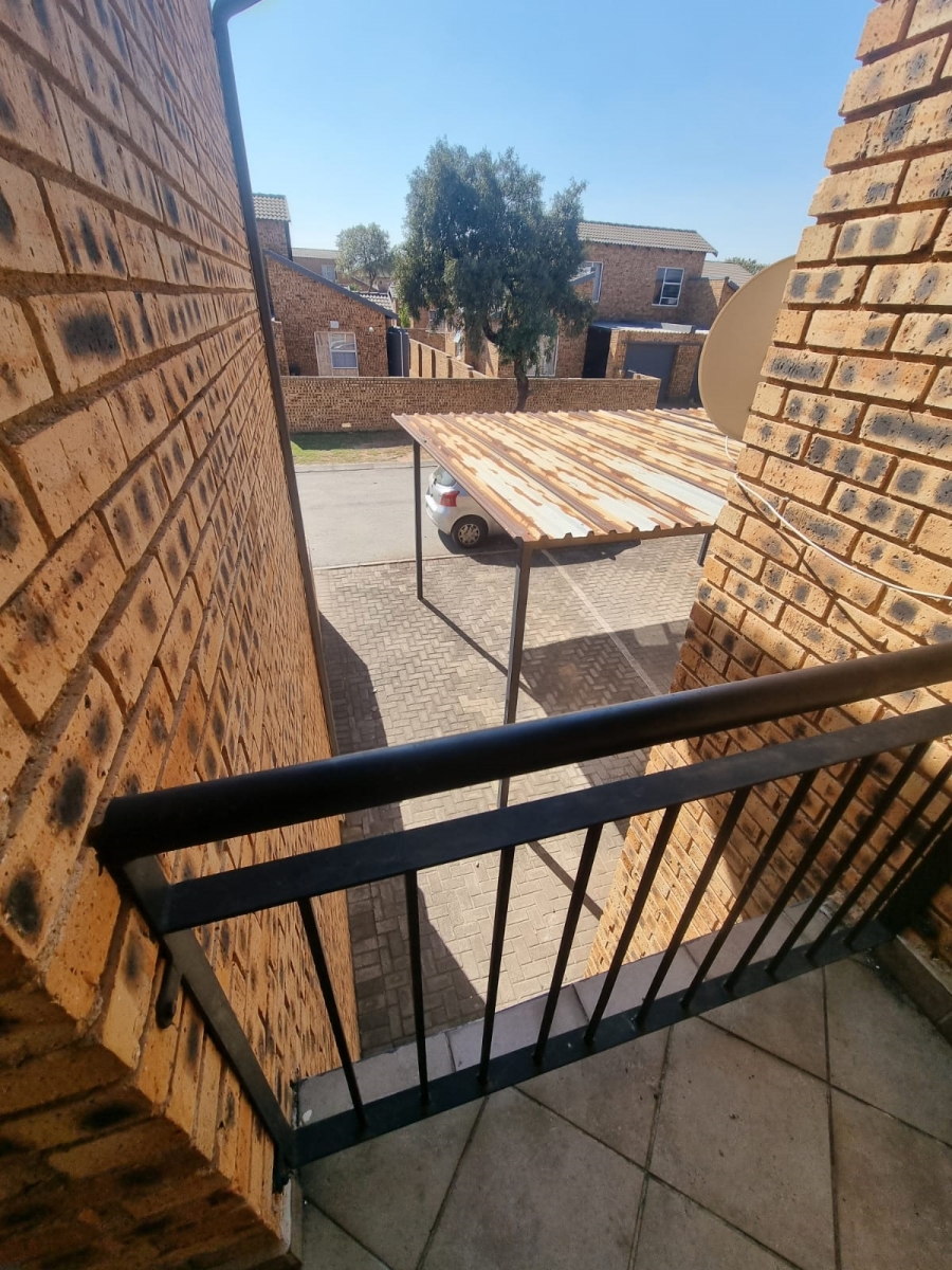To Let 2 Bedroom Property for Rent in Honeydew Grove Gauteng