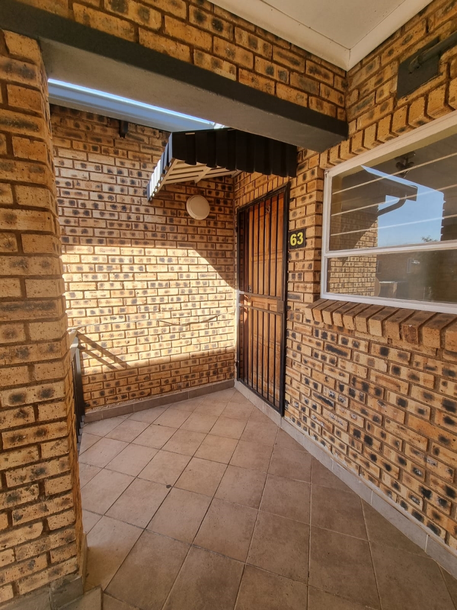 To Let 2 Bedroom Property for Rent in Honeydew Grove Gauteng