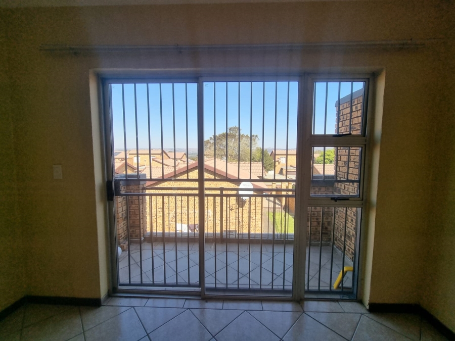 To Let 2 Bedroom Property for Rent in Honeydew Grove Gauteng