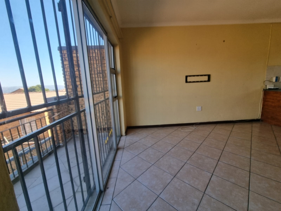 To Let 2 Bedroom Property for Rent in Honeydew Grove Gauteng