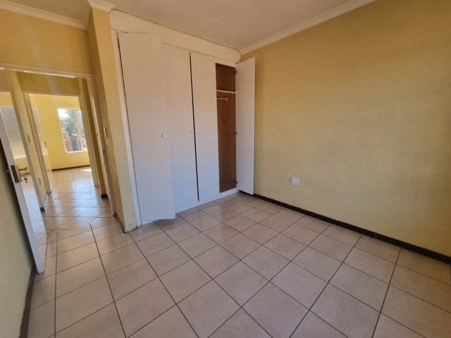 To Let 2 Bedroom Property for Rent in Honeydew Grove Gauteng
