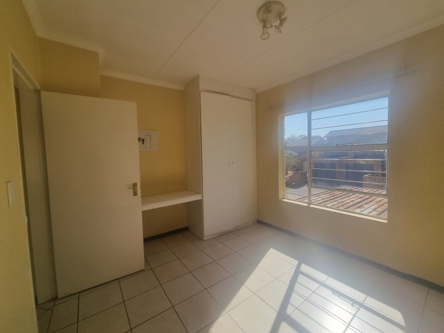 To Let 2 Bedroom Property for Rent in Honeydew Grove Gauteng