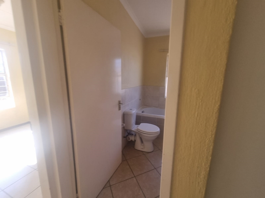 To Let 2 Bedroom Property for Rent in Honeydew Grove Gauteng