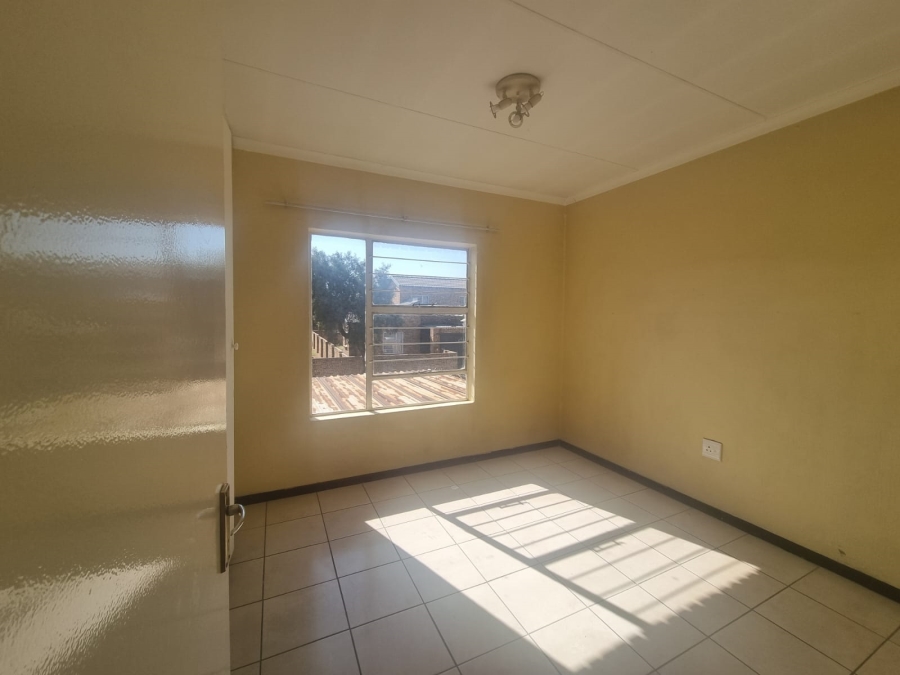 To Let 2 Bedroom Property for Rent in Honeydew Grove Gauteng