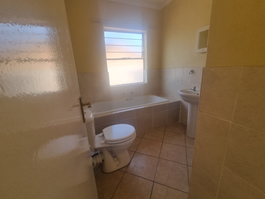 To Let 2 Bedroom Property for Rent in Honeydew Grove Gauteng