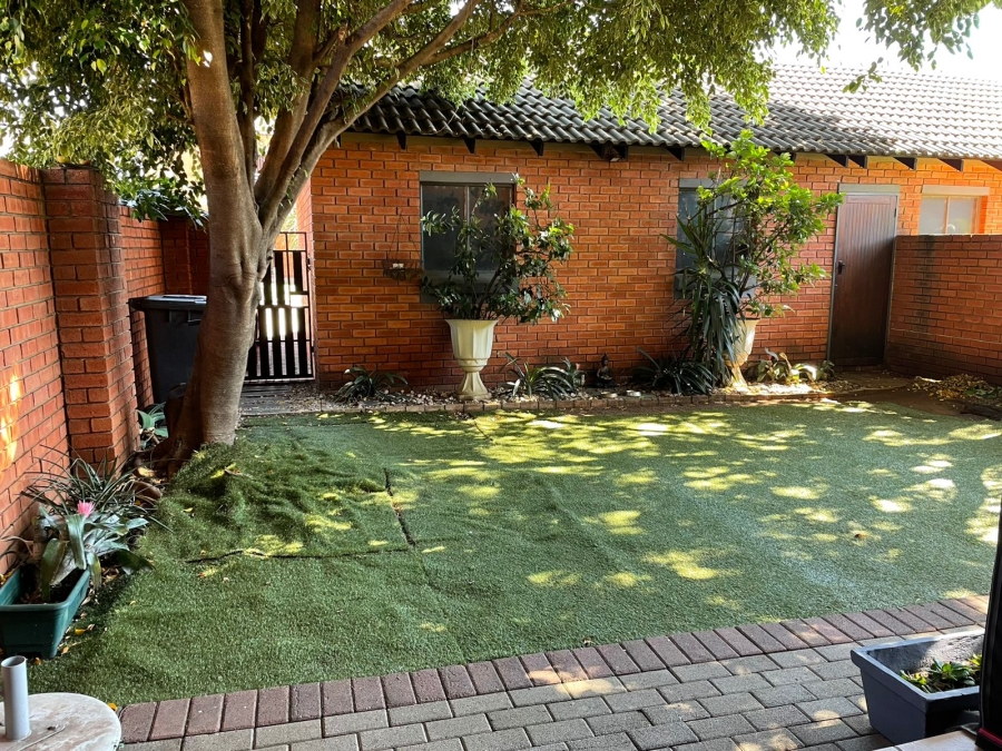2 Bedroom Property for Sale in Eco Park Gauteng