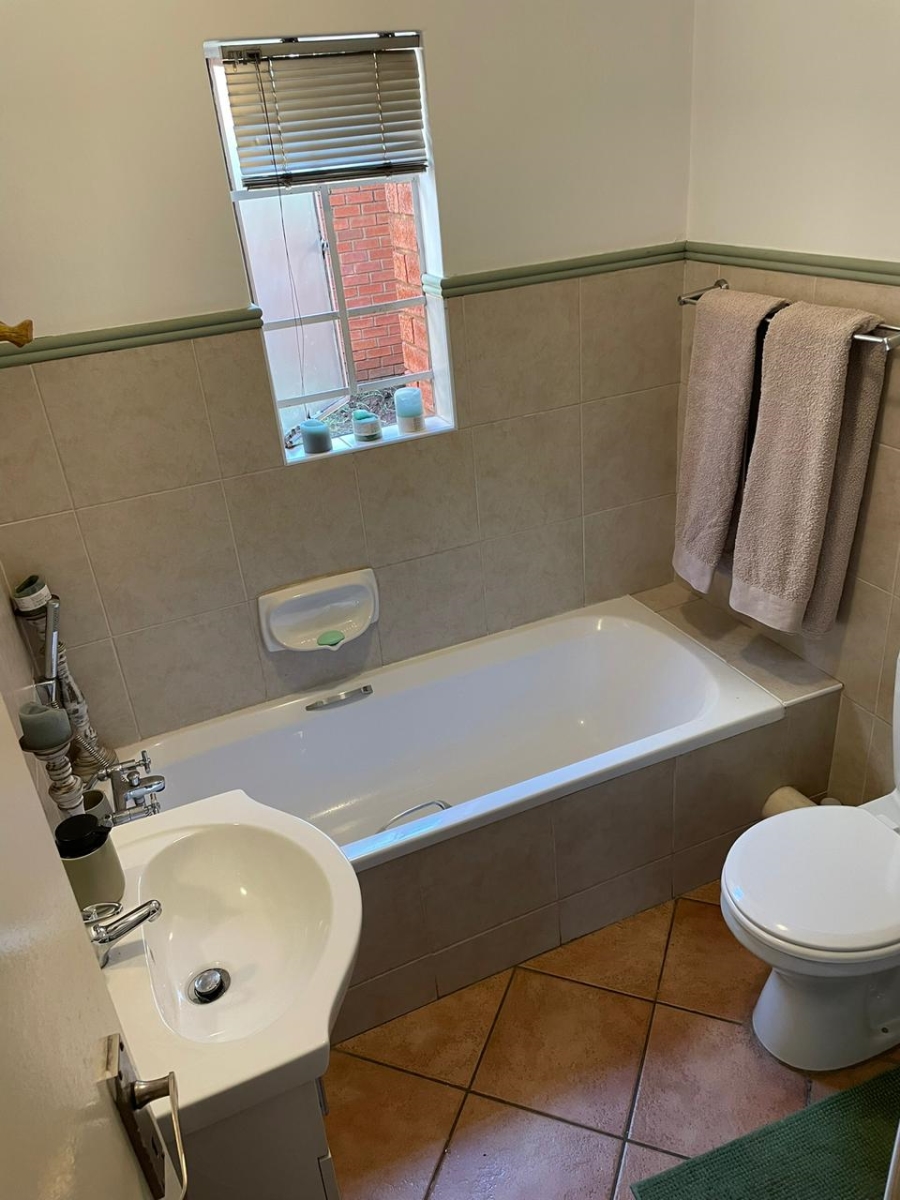 2 Bedroom Property for Sale in Eco Park Gauteng