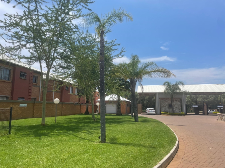 To Let 2 Bedroom Property for Rent in Andeon AH Gauteng