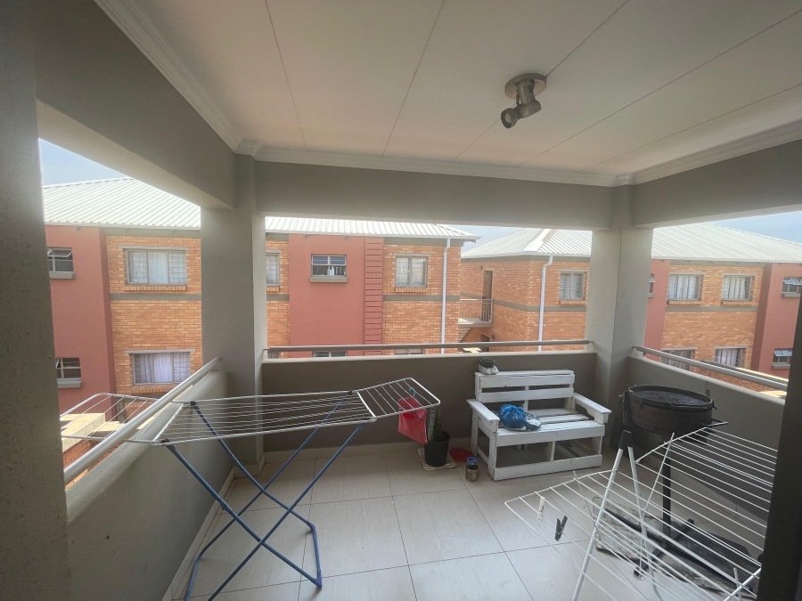 To Let 2 Bedroom Property for Rent in Andeon AH Gauteng