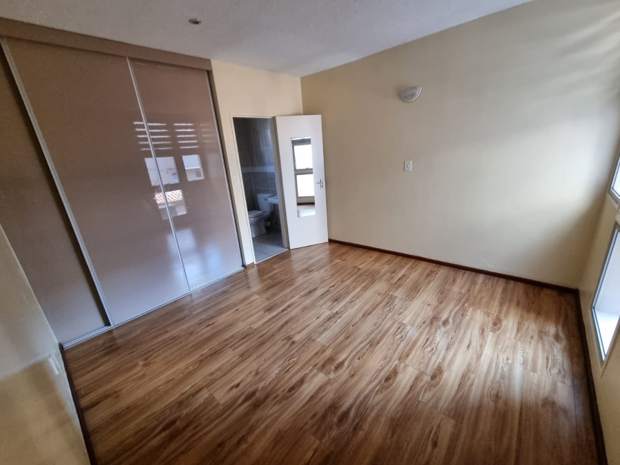 2 Bedroom Property for Sale in Glenanda Gauteng