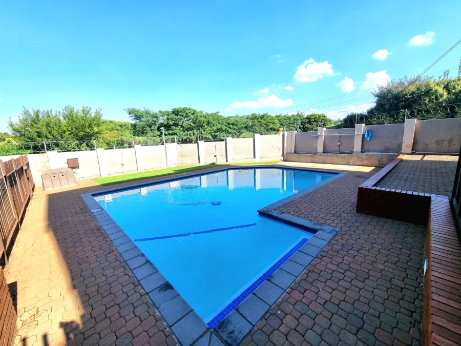 2 Bedroom Property for Sale in Glenanda Gauteng