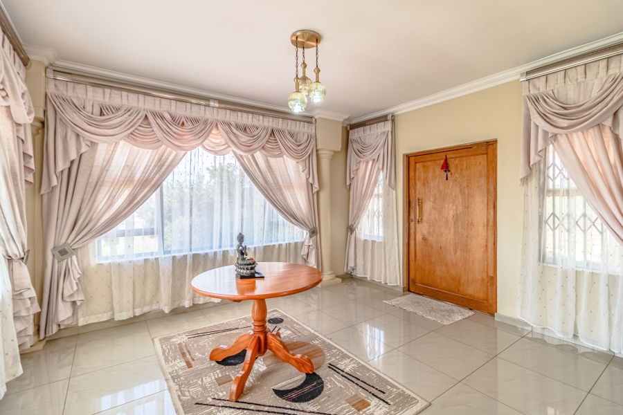 4 Bedroom Property for Sale in Oakdene Gauteng