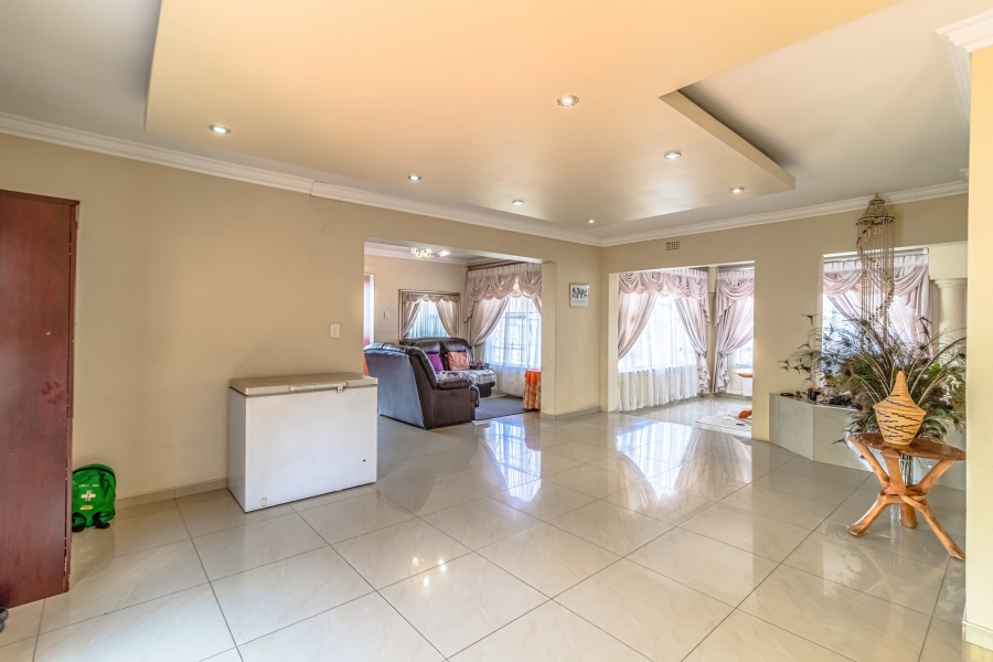 4 Bedroom Property for Sale in Oakdene Gauteng